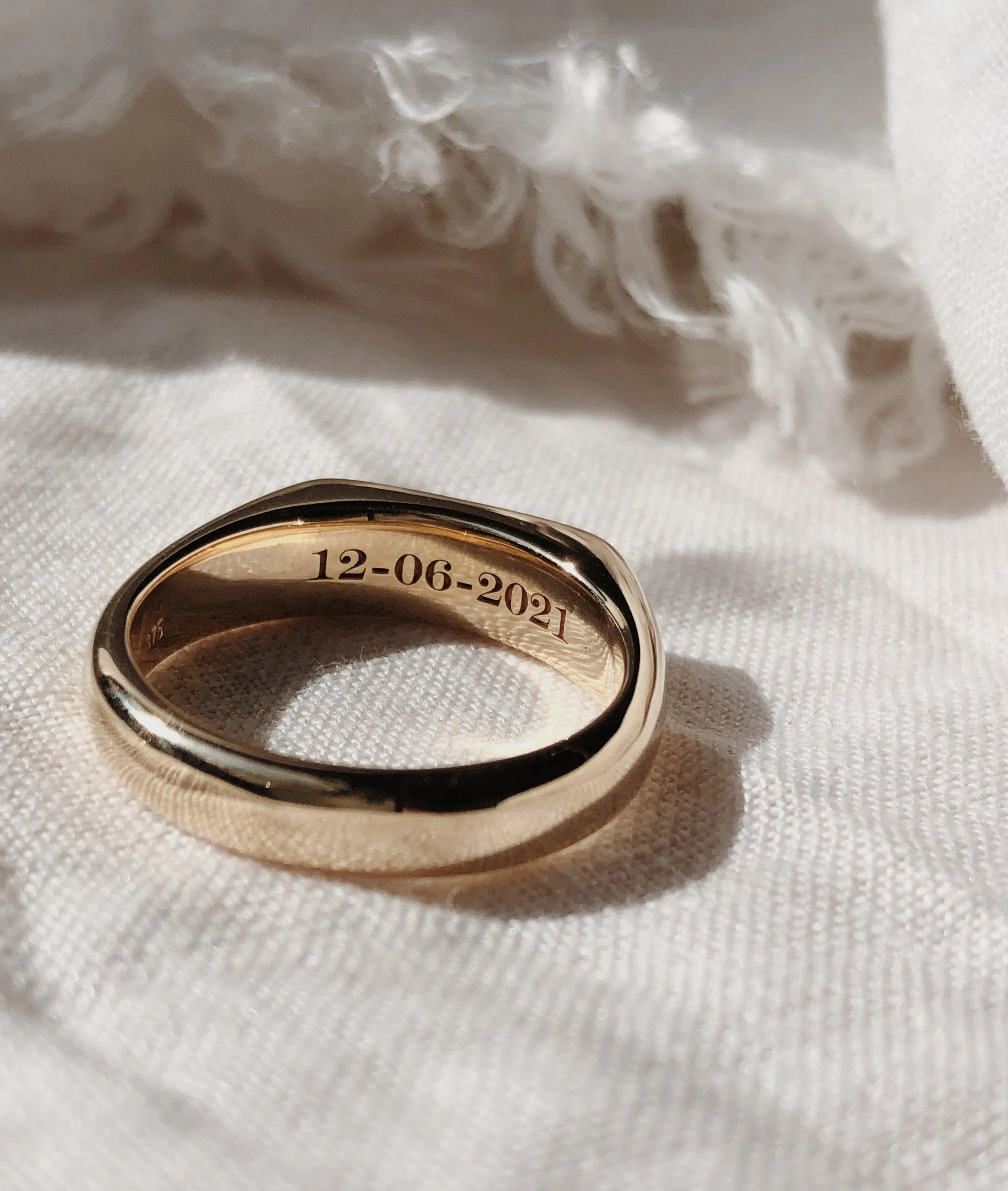 Star-set Long Signet Ring